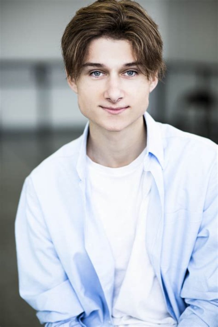
Cameron Brodeur Height, Weight, Net Worth, Age, Birthday, Wikipedia, Who, Nationality, Biography 