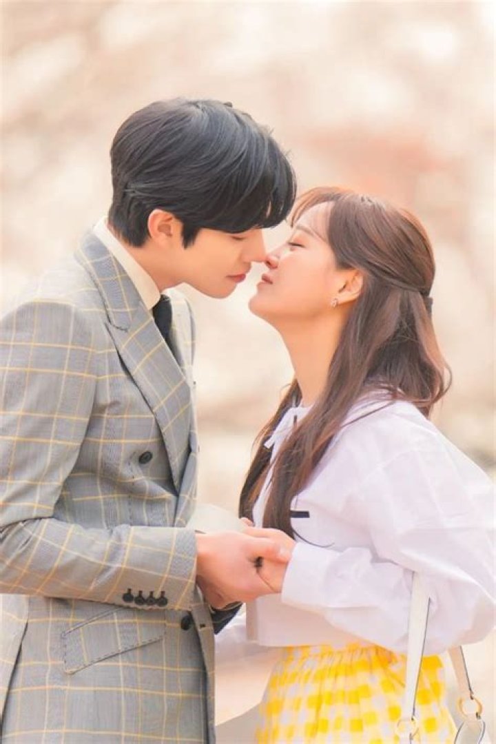 
“Feeding my whole Hyojeong dating agenda”: Fans curious as Kim Se-jeong deletes IG post with Ahn Hyo-seop 