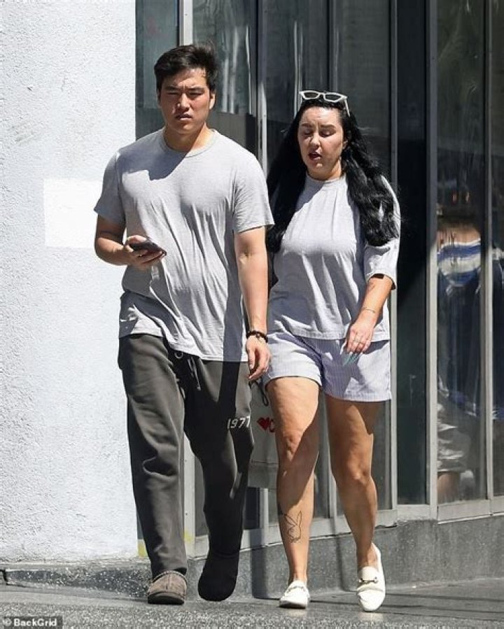 
Is Amanda Bynes Fiance Paul Michael Arrested Amid Drugs Use And Vandalizing Allegations? 