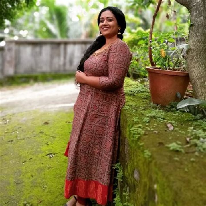 Manju Pathrose Height, Weight, Net Worth, Age, Birthday, Wikipedia, Who, Instagram, Biography