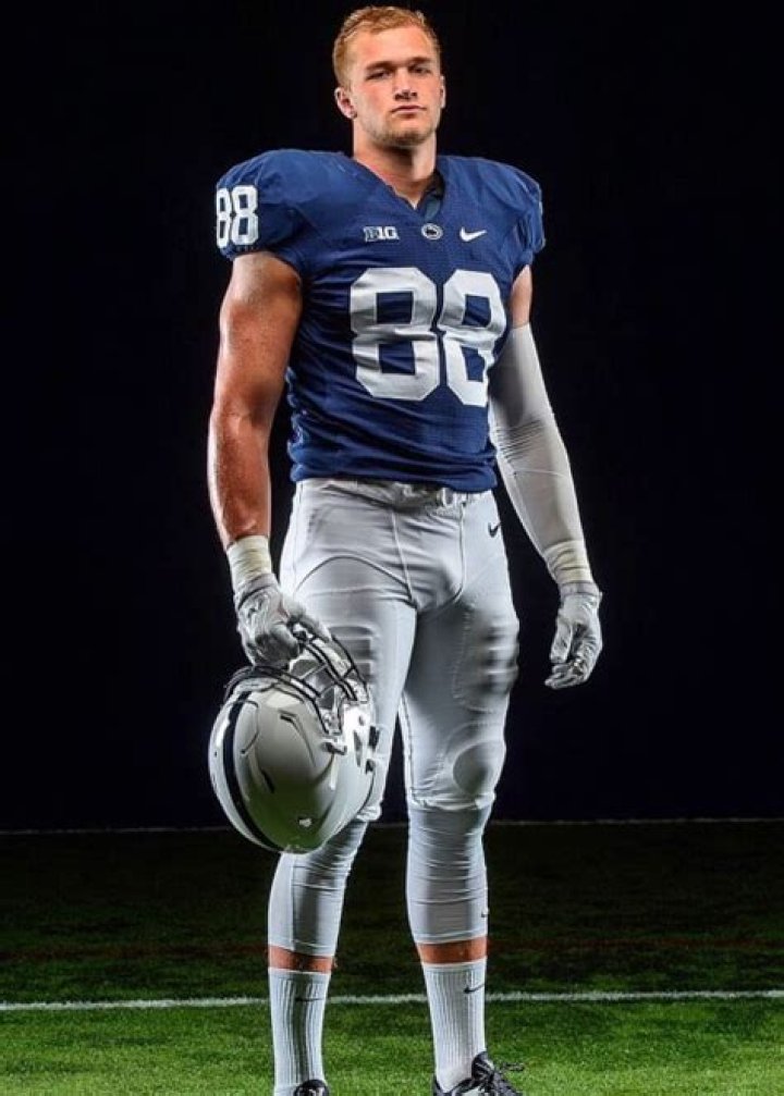 Mike Gesicki Height, Weight, Net Worth, Age, Birthday, Wikipedia, Who, Nationality, Biography